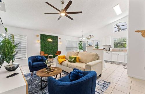 Haines City House | Luxurious 3BR Pool, Golf Views, Disney, Legoland