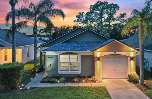 Haines City House | Luxurious 3BR Pool, Golf Views, Disney, Legoland