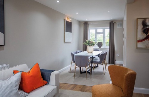 West Finchley House | Luxurious 4-Bed Retreat in London