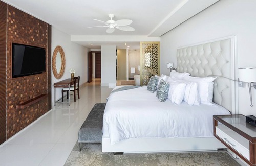 Cabo San Lucas Resort | Luxurious 4 bedroom Penthouse right on the beach of Cabo!