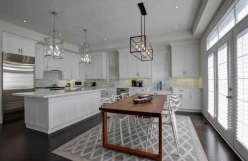 Oakville House | Luxurious 4 Bedroom home.n