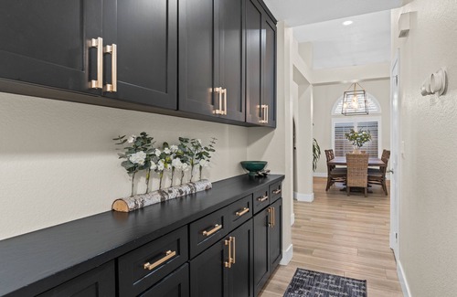 Antelope House | Luxurious 4-bedroom home located in Antelope near golf courses & cherry island