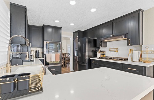 Antelope House | Luxurious 4-bedroom home located in Antelope near golf courses & cherry island
