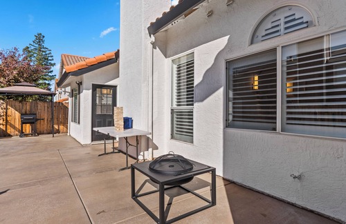 Antelope House | Luxurious 4-bedroom home located in Antelope near golf courses & cherry island