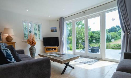 St Austell House | Luxurious 4 Bedroom New England Style Villa - Trewhiddle V9