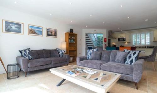 St Austell House | Luxurious 4 Bedroom New England Style Villa - Trewhiddle V9