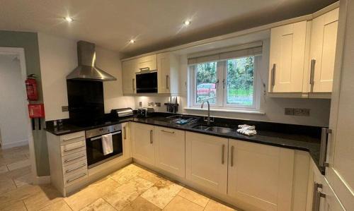St Austell House | Luxurious 4 Bedroom New England Style Villa - Trewhiddle Villa 18