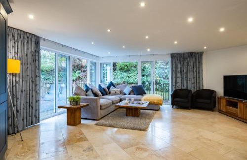St Austell House | Luxurious 4 Bedroom New England Style Villa - Trewhiddle V16