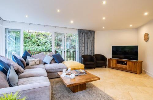 St Austell House | Luxurious 4 Bedroom New England Style Villa - Trewhiddle V16