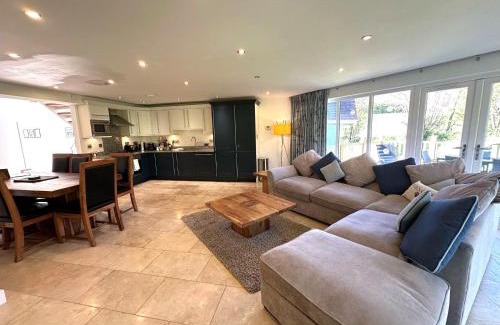 St Austell House | Luxurious 4 Bedroom New England Style Villa - Trewhiddle V16