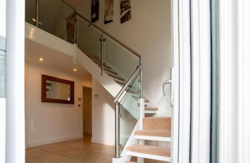 St Austell House | Luxurious 4 Bedroom New England Style Villa - Trewhiddle V1