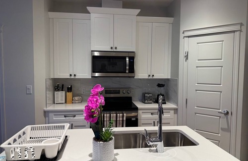 Northeast Edmonton House | Luxurious | 4 Bedrooms| Main Floor of House| Families| Groups| Individuals|