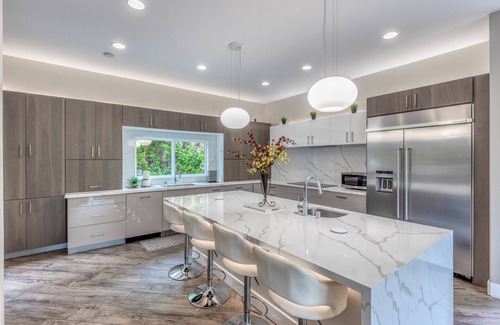 Middletown House | Luxurious 4200 Sq Ft 6 Bedroom Mediterannean Villa