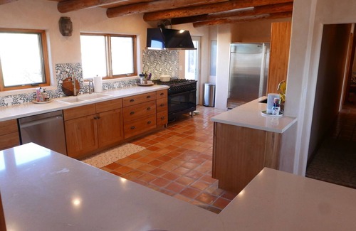 Seton Village House | LUXURIOUS 4BR/3BA SANTA FE ESCAPE