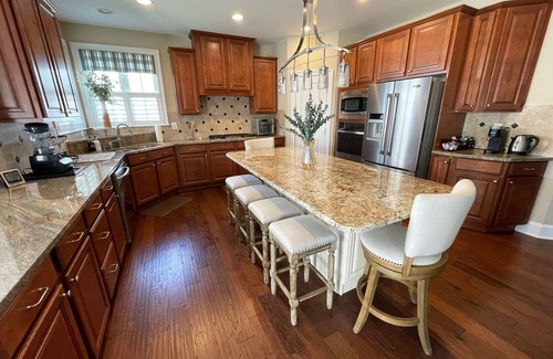 Bayside House | Luxurious 5-Bed Retreat: Steps to Pools & Sports Center, Near Beaches & Dining