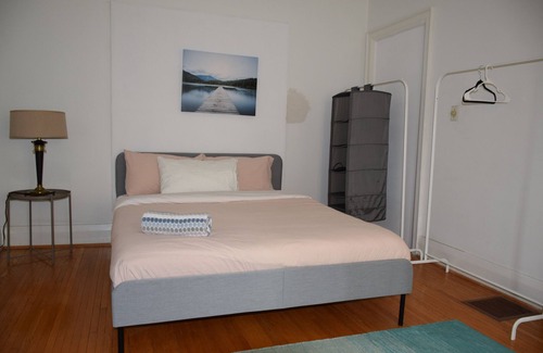 The Beaches House | Luxurious 5-Bedroom Beachside Retreat near Boardwalk, Shopping & Entertainment