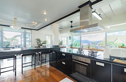 Patong Villa | Luxurious 5-bedroom Pool Villa in Heart of Patong, Phuket