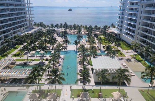 Playa Mujeres Villa | Luxurious 5 Diamond villa in Cancún with AC, WiFi, and fitness room ☀️🏝️🌊