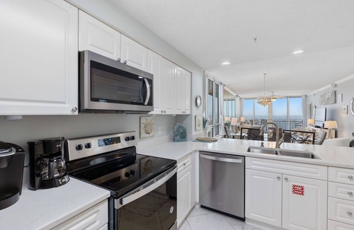 Navarre Beach Condo | Luxurious 5★ Gulf-Front 3BR Condo: Heated Pool, Spa, Gym & Free Beach Chairs