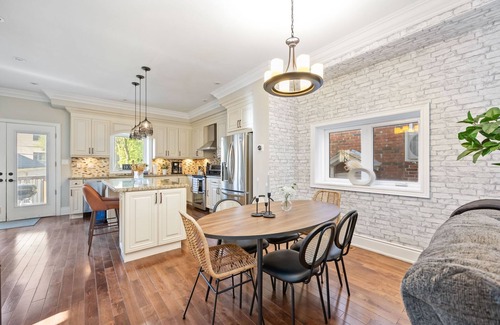 Broadview North House | Luxurious 5BR-4WR Home in Downtown Toronto – Modern, Spacious & Cozy Retreat!