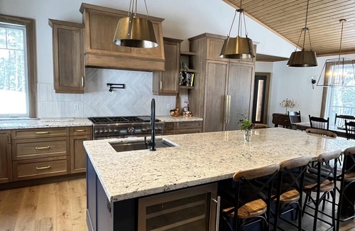 Dysart et al Cottage | Luxurious 6-Bedroom Waterfront Retreat on Percy Lake