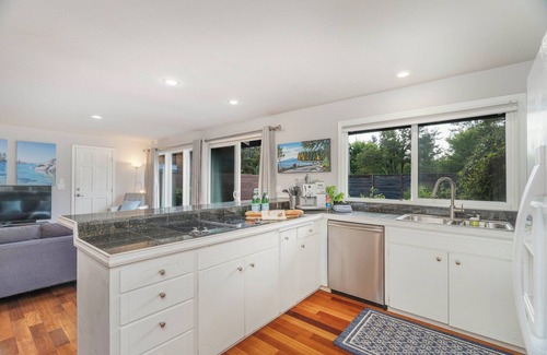 Clyde Hill Villa | Luxurious 6-bedroom Villa with Pool in Clyde Hill