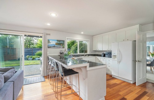 Clyde Hill Villa | Luxurious 6-bedroom Villa with Pool in Clyde Hill