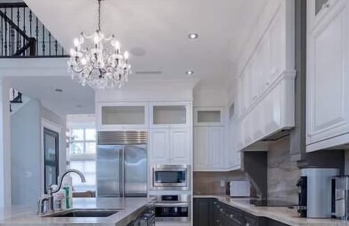Steveston House | Luxurious 6-bedrooms house