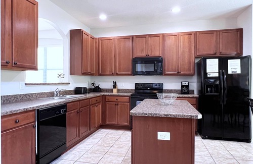 Veranda Palms House | Luxurious 6Bd Pool Haven Refreshing and Chic-4464N