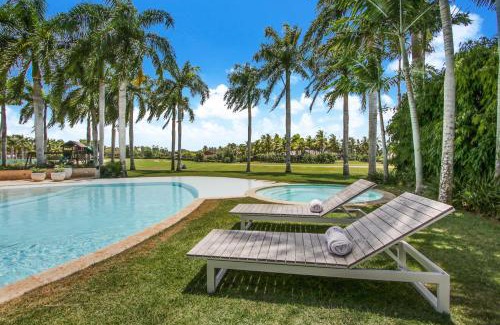 Casa de Campo Villa | Luxurious 8-BR Villa with Ocean View, Jacuzzi, Home Cinema and Resort Access in Casa de Campo