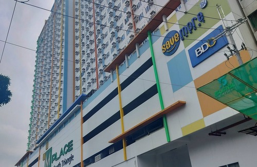 South Triangle Condo | Luxurious 9th Floor Studio in Quezon City With Private Pool