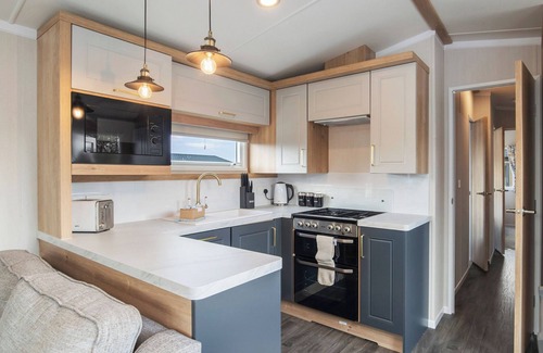 Wiseman's Bridge House | Luxurious and contemporary caravan.