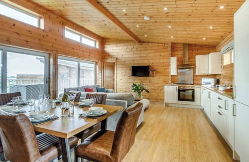 Hollym Ski Chalet | Luxurious and contemporary Finnish log lodge.