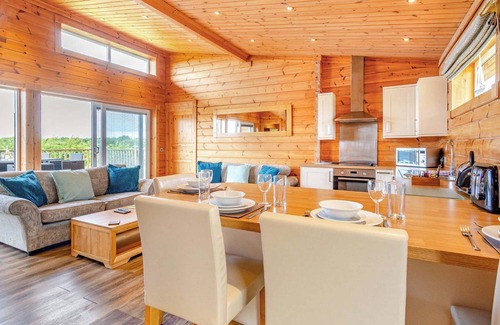 Hollym Ski Chalet | Luxurious and contemporary Finnish log lodge.