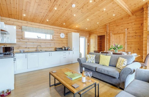 Hollym Ski Chalet | Luxurious and contemporary Finnish log lodge.