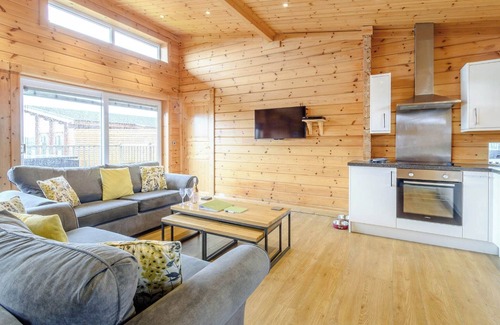 Hollym Ski Chalet | Luxurious and contemporary Finnish log lodge.