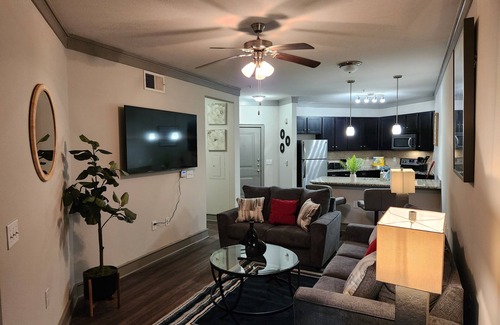 Weston Apartment | Luxurious and Premium 1bed/bath APT. Beautiful interior decor/Washer/Dryer/Patio