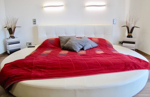 Rocbaron Villa | Luxurious and spacious villa with sublime view, 5 bedrooms, sleeps 10, Pool