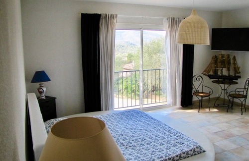 Rocbaron Villa | Luxurious and spacious villa with sublime view, 5 bedrooms, sleeps 10, Pool