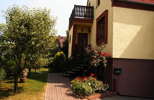 Alt Gaarz Apartment | Luxurious Apartment in Rerik Germany with Garden