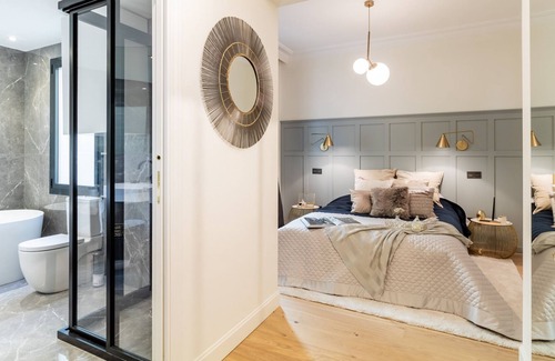 Jeronimos Apartment | Luxurious apartment with 3 bedrooms at Retiro Park. Full equipped, with A/C and internet