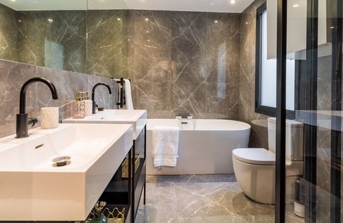 Jeronimos Apartment | Luxurious apartment with 3 bedrooms at Retiro Park. Full equipped, with A/C and internet