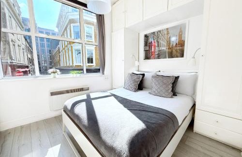 Covent Garden Apartment | Luxurious Apartment with Patio in Covent Garden