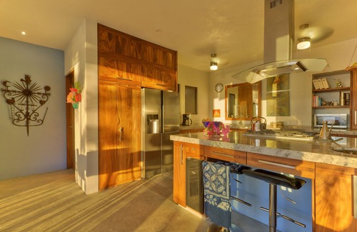 North End Villa | LUXURIOUS ARCHITECTURAL DREAM HOME WITH PANORAMIC VIEWS