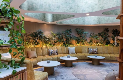 Hipodromo House | Luxurious Art Deco Hotel Suite w/Balcony: Embrace the Vibes of Mexico City