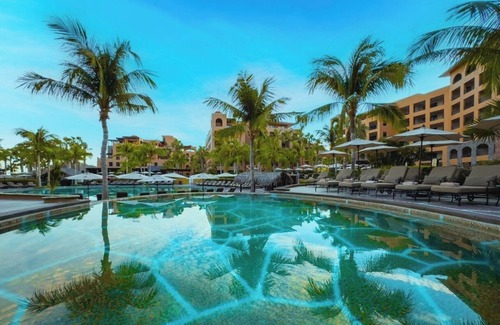 Nopolo Apartment | Luxurious Beachfront Escape in Loreto, Perfect for Relaxation & Adventure