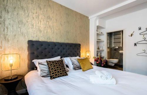 De Weteringschans Bed & Breakfast | Luxurious boutique suite in City Center