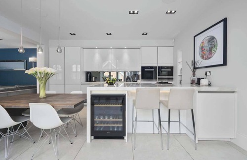 Trafford House | Luxurious Bowdon Mansion by City SuperHost