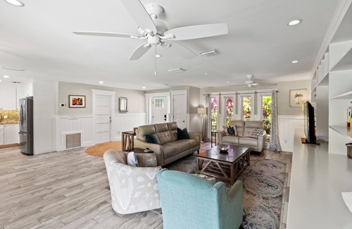 Palma Sola House | Luxurious Bradenton Pool Home with Modern Elegance, and Outdoor Living Paradise