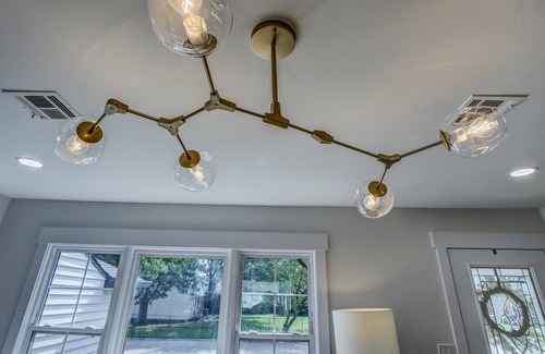 Tulsa Cabin | Luxurious Brookside HideAway Central to All Things Tulsa!